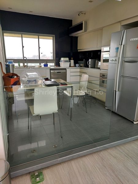 4 Bed Apartment (Condo) for Sale in  Lakeview - Image 4